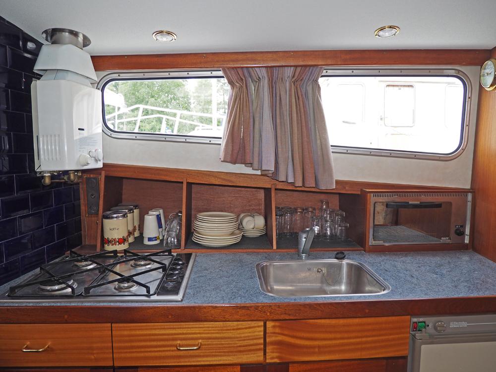 Saloon, Accommodation